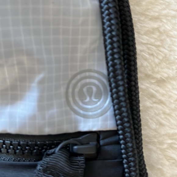 Black & grey reflective lululemon nylon cinch backpack - Picture 4 of 5